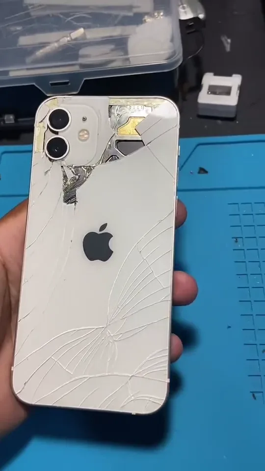 Capa do vídeo de vidro traseiro realizado pela Belloti Cell